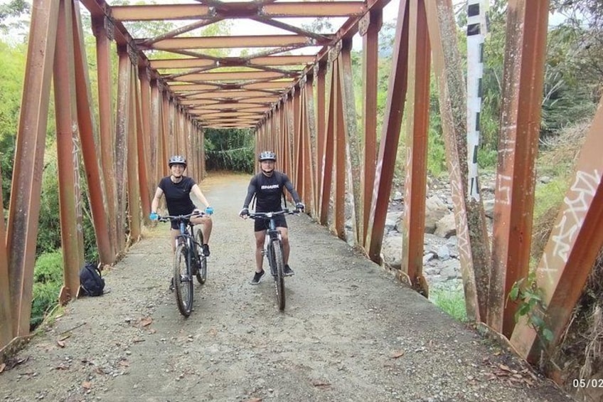 E-Bike adventure and Springs near Medellín + private transport 3