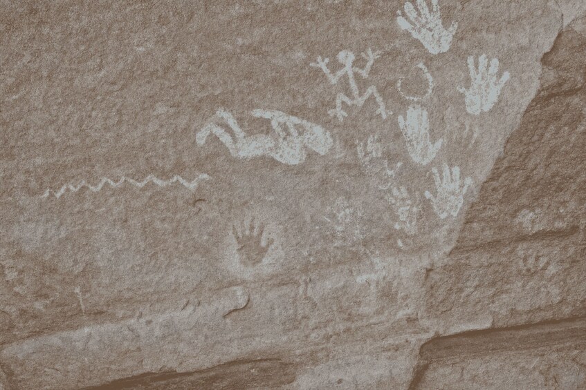 Picture 3 for Activity Chinle: Canyon de Chelly Guided Tour with Open-Air Truck 3