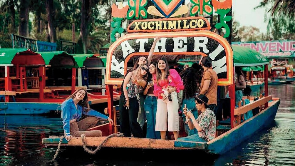 PREMIUM Museo Frida Kahlo y Xochimilco (Small Groups) 2