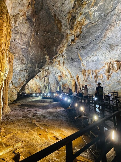 Picture 10 for Activity Phong Nha Cave by boat, Paradise Cave & Duck Stop Experience 4