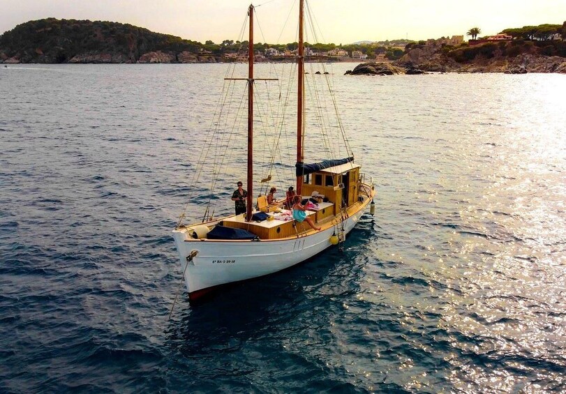 Picture 5 for Activity Palamós: Traditional Fishing Trip to Formigues Islands 5