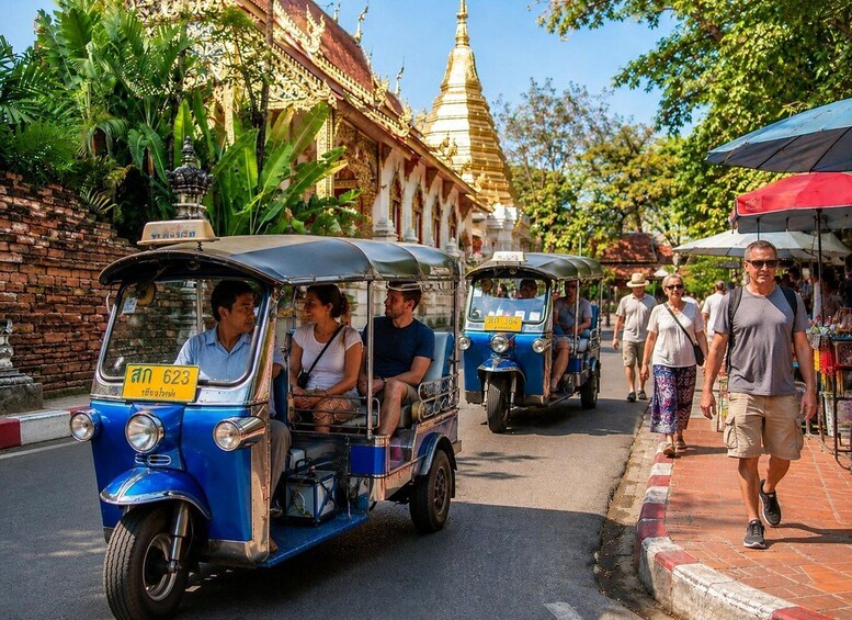 Chiang Mai: Old City Guided Tuk-Tuk Tour with Market Visit 1