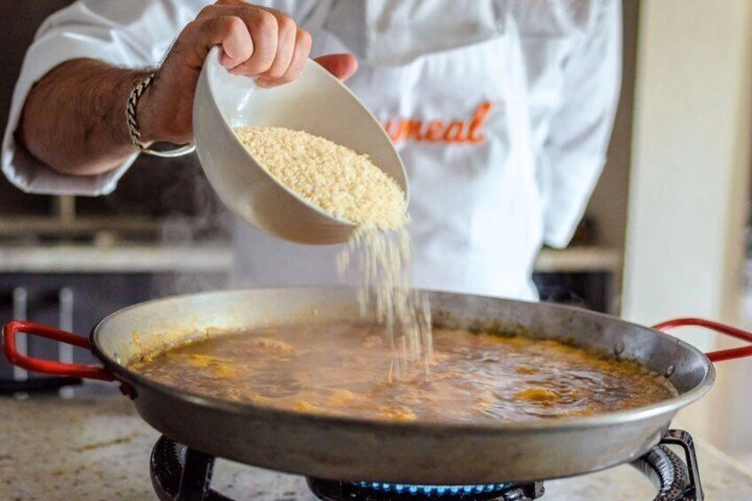 Spanish Paella Cooking Class in Chicago (Includes 3-Course Meal) 2