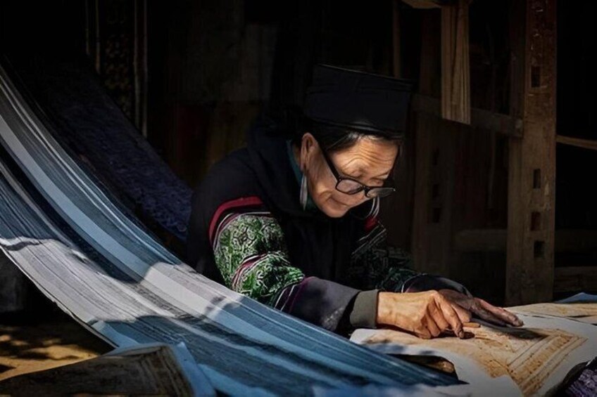 Sapa Private Hmong Batik and Embroidery with Local Artisans 1