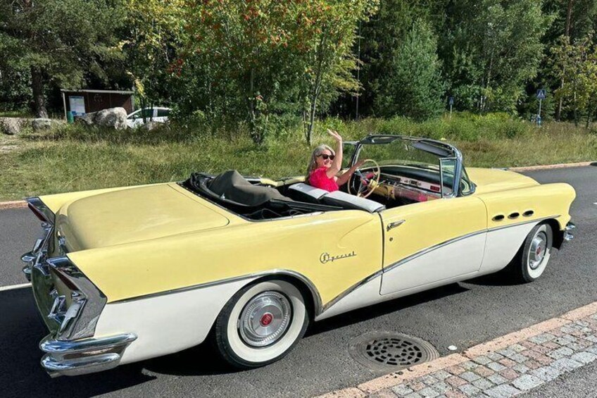 Classic Car Sightseeing Ride in Helsinki and Nuuksio with Locals 2
