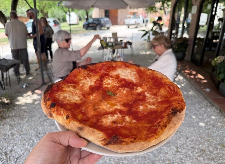 Chiusi: Pizza Making Class + Wine Tasting at a farm 2
