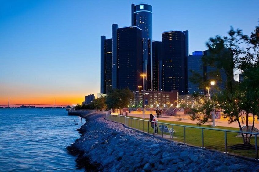 Detroit After Dark Private Evening City Lights Tour 1