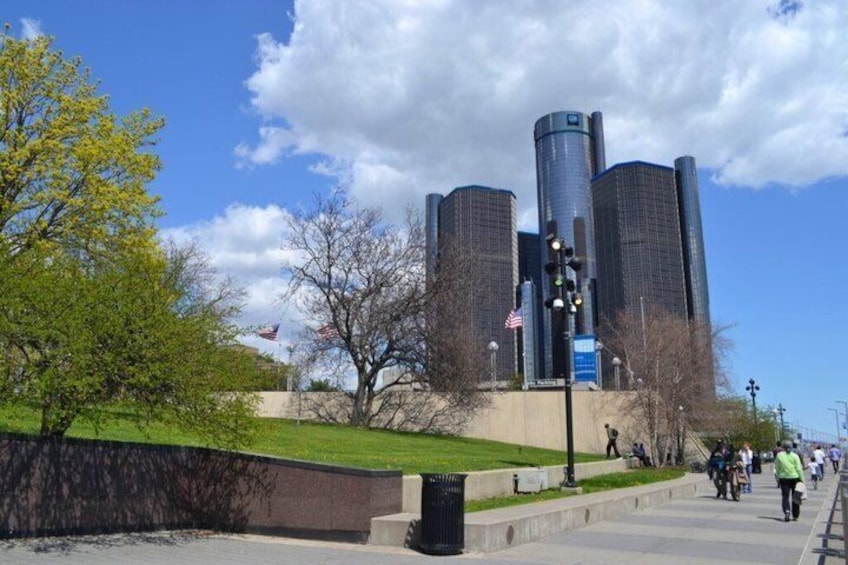 Detroit After Dark Private Evening City Lights Tour 4