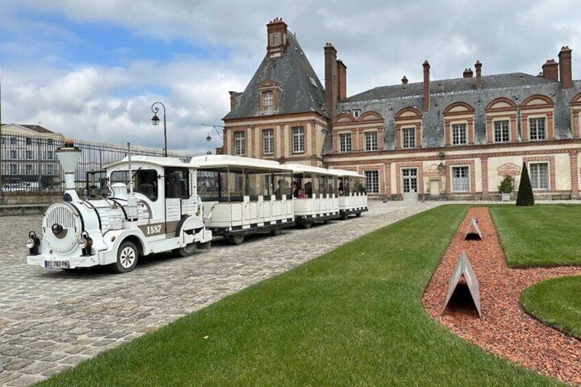 Château de Fontainebleau and Gardens Guided Day Trip from Paris 5