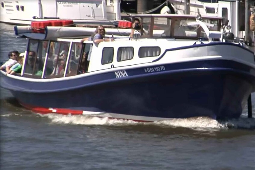 Hamburg: Private Harbor Cruise with Drinks & Sandwich 1