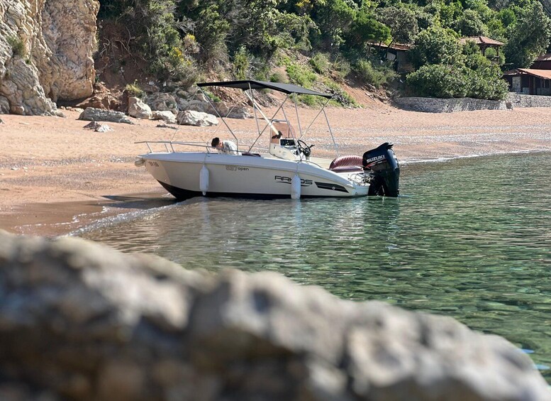 Picture 3 for Activity Bar: Speedboat Tour with Snorkeling and Soft Drinks 3