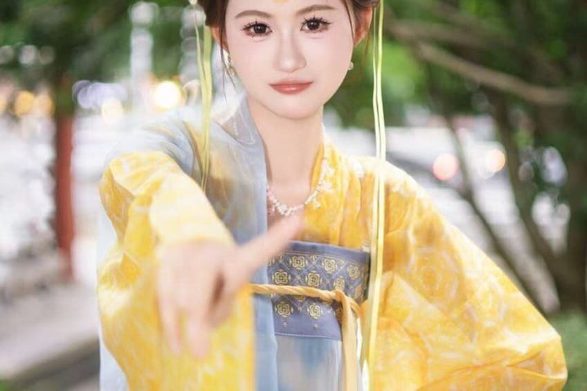 Hanfu Photoshoot Experience at Shanghai Yu Garden 5