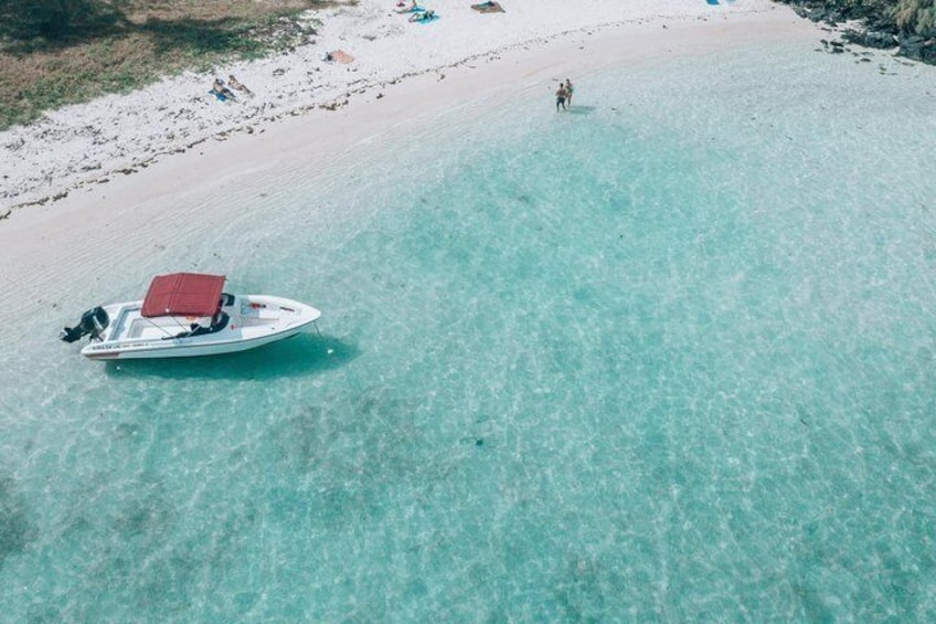 Speedboat Adventure to Île aux Cerf with Lunch, drink & waterfall 4