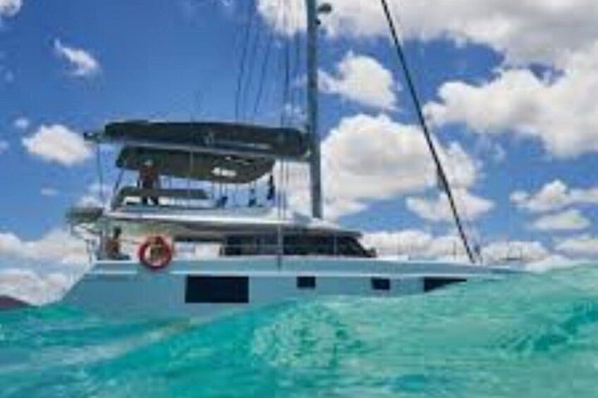 Catamaran Cruise to Île aux Bénitier with BBQ Lunch and Open Bar 5