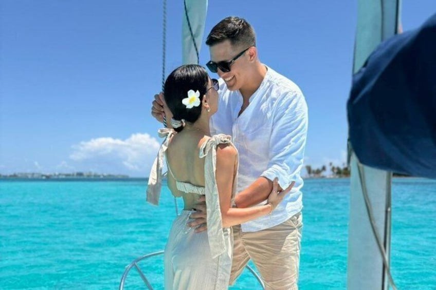 Sail by Sailboat in San Andrés Bay Islands 1