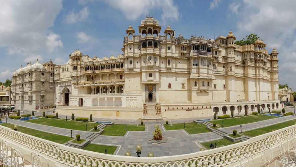 All Inclusive Udaipur City Sightseeing Tour with City Palace 1