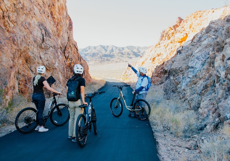 Bike and Kayak Lake Mead with Shuttle from Las Vegas 2