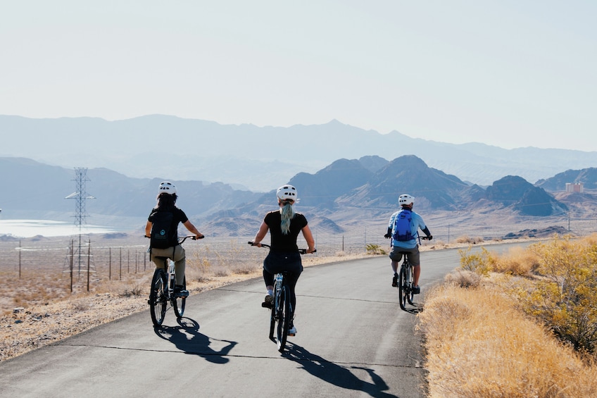 Bike and Kayak Lake Mead with Shuttle from Las Vegas 3