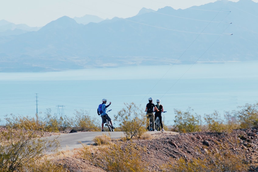 Bike and Kayak Lake Mead with Shuttle from Las Vegas 1