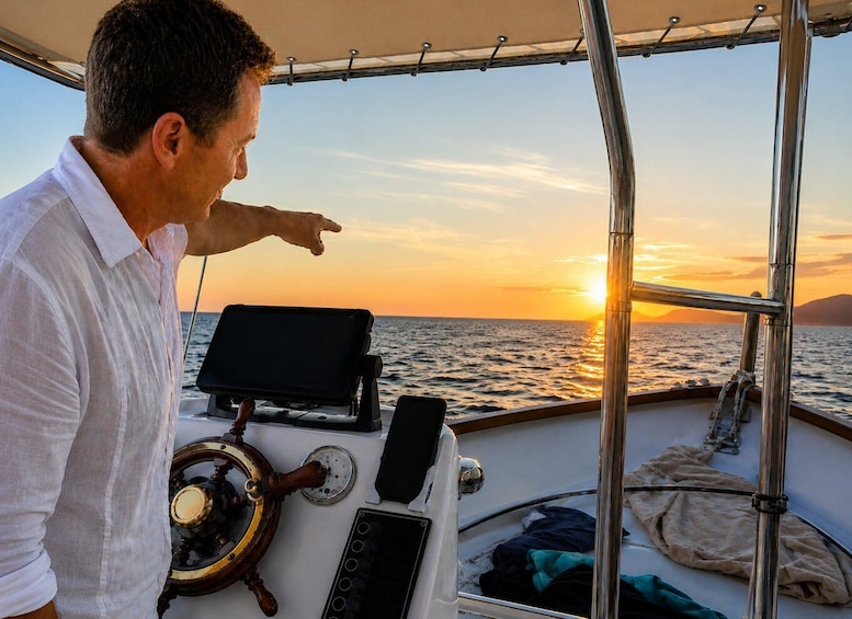 5 TERRE BOAT TOUR: Golden Sunset! Local Captain Max 5 Guests 1