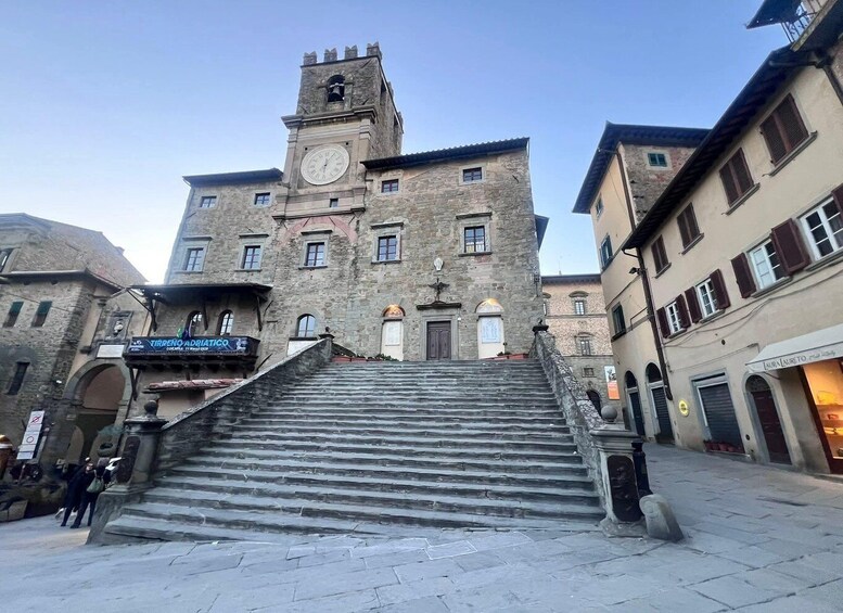 Cortona: Guided walking tour of the Etruscan village among its alleyways and history 1