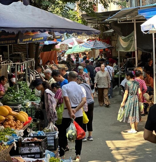 Guilin Group Day Tour: Morning Market, Cave, Cruise + Pickup 1