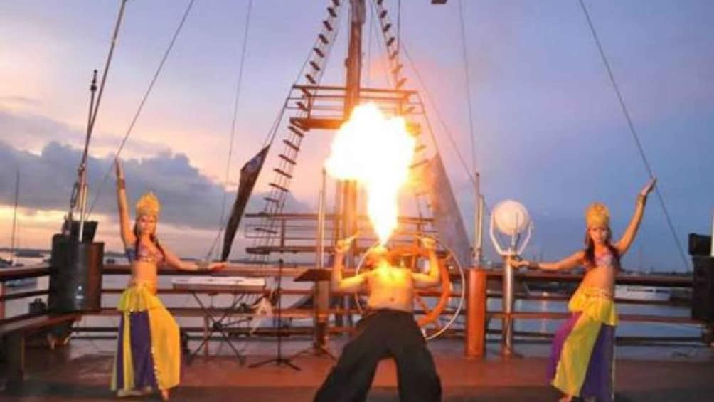 Picture 2 for Activity Bali: Pirate Dinner Cruise with Optional GWK Park Visit 5