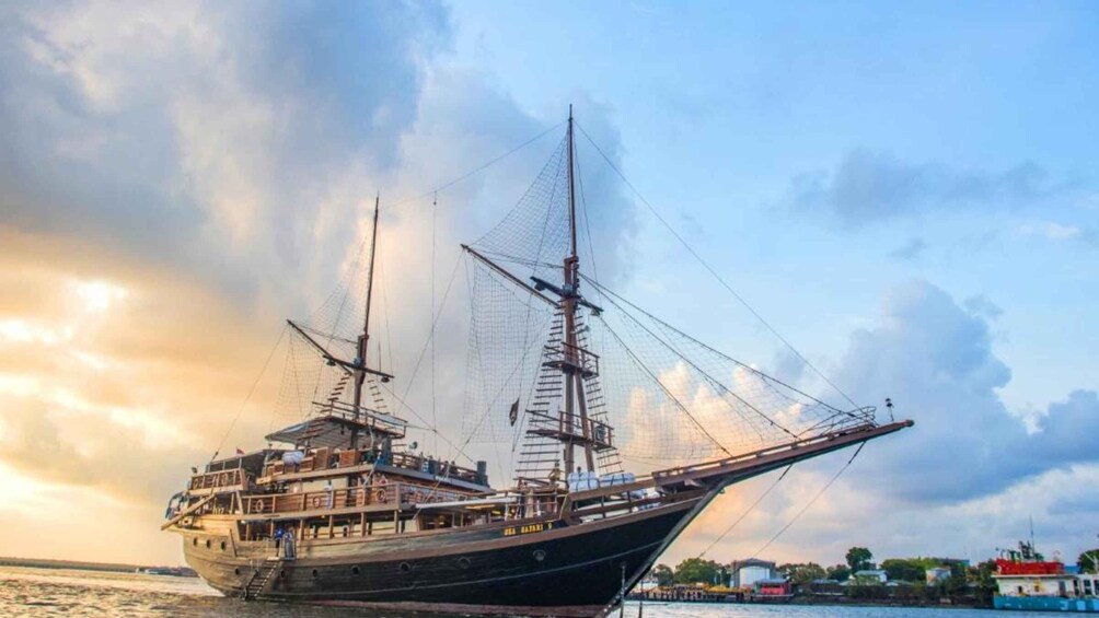 Bali: Pirate Dinner Cruise with Optional GWK Park Visit 1