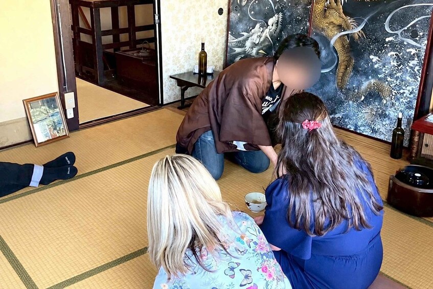 Picture 37 for Activity Gion 160y.o. Building Tour with Matcha & kimono 3