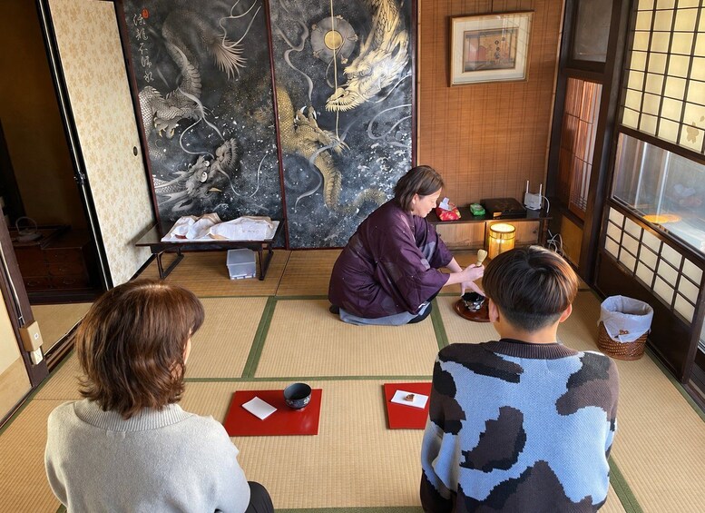 Picture 36 for Activity Gion 160y.o. Building Tour with Matcha & kimono 5