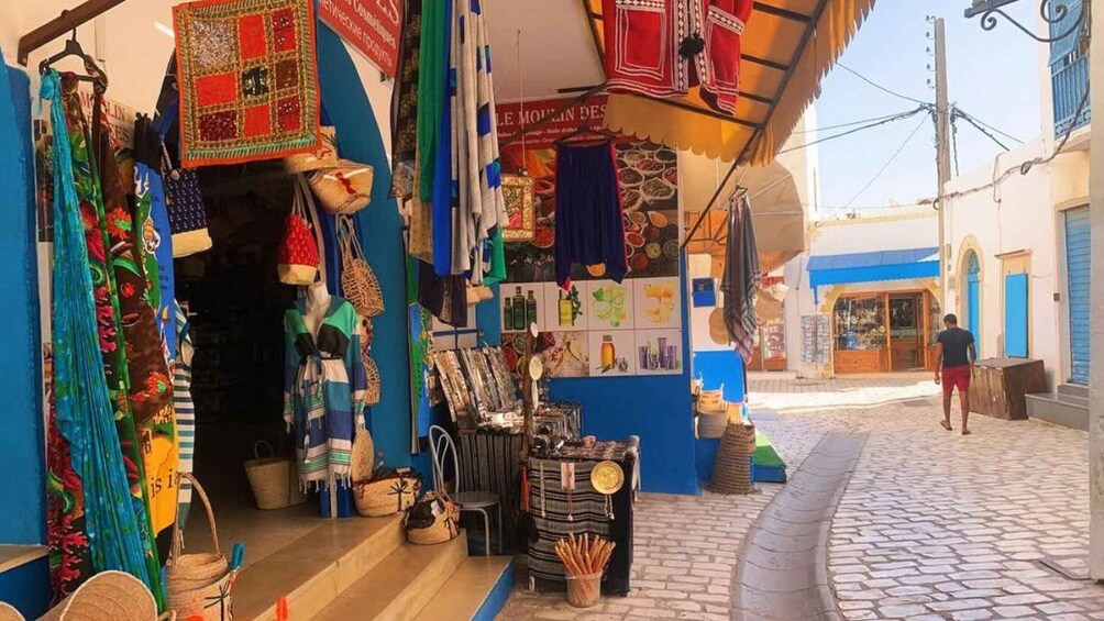 Picture 9 for Activity Djerba: Pottery, El Ghriba Synagogue & Djerbahood Street Art 1