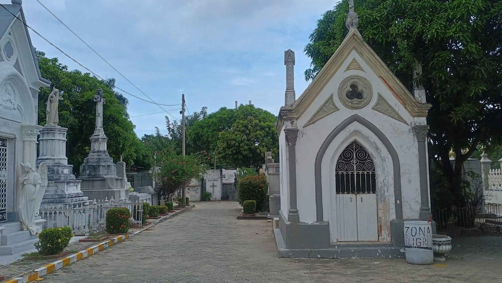 Explore the history of the universal cemetery of Barranquilla 1