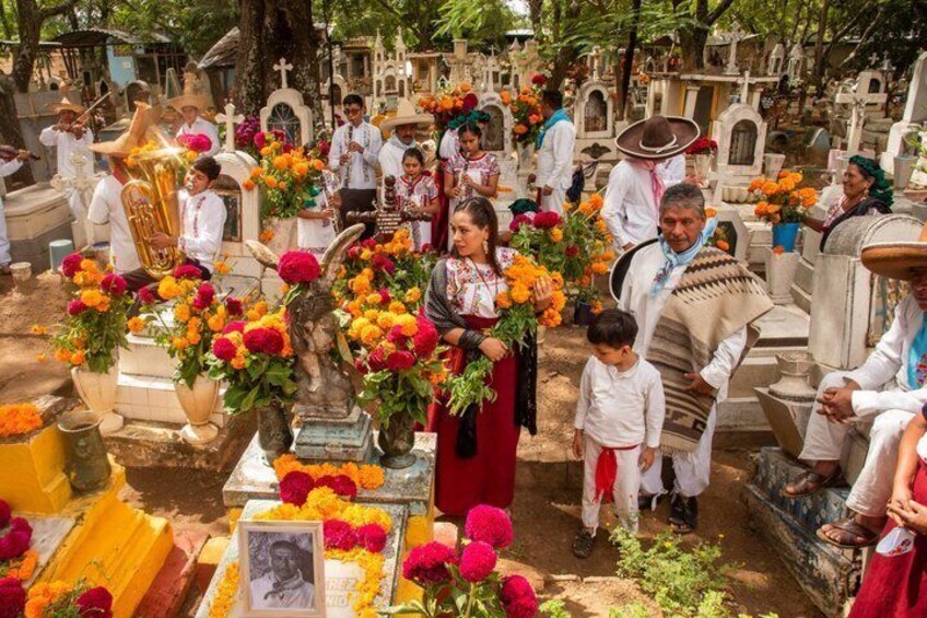 Day of the Dead in Huatulco: Mexico's most vibrant tradition. 1