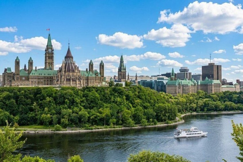 3 Day Eastern Canada Tour Toronto Montreal Quebec and Ottawa 1