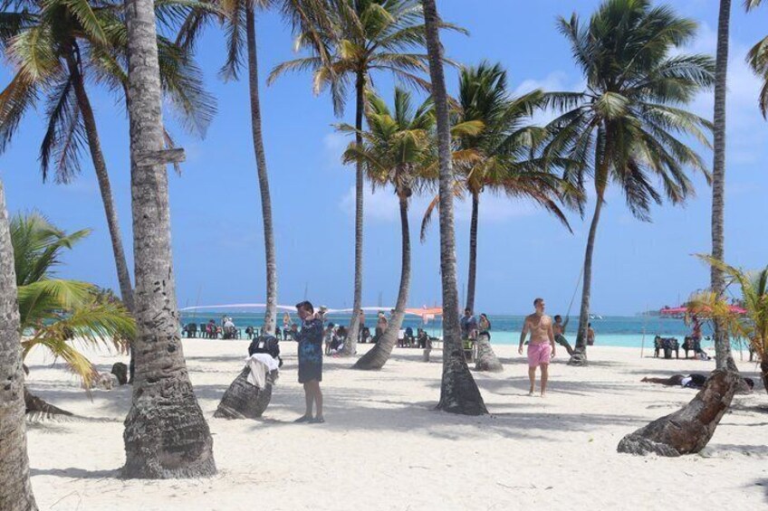 Visit Isla Perro Chico and 2 Islands with Lunch in San Blas Islands 3