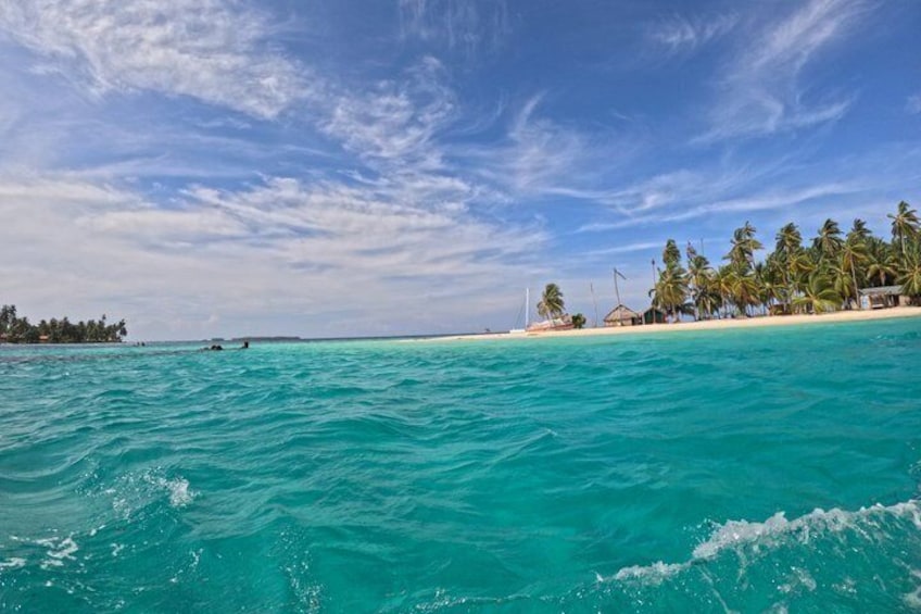 Visit Isla Perro Chico and 2 Islands with Lunch in San Blas Islands 1