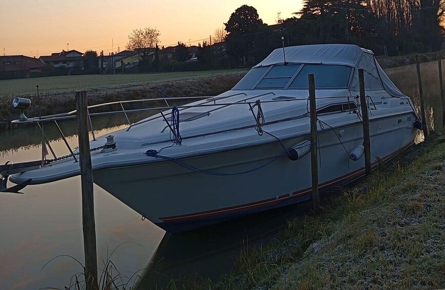 Picture 6 for Activity Venice: Romantic Guided Sunset Boat Tour on the Lagoon 2