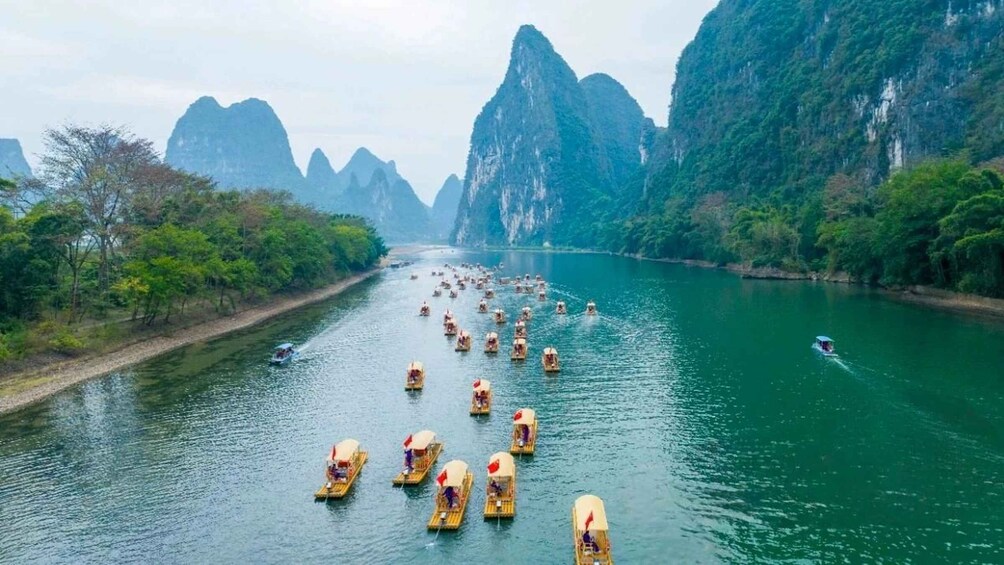 Picture 2 for Activity Guilin Yangshuo: Full-Day with Silver Cave & Bamboo rafting 4