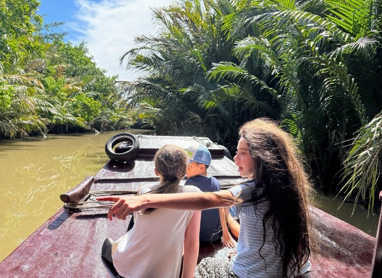 Ben Tre: Fireflies Cruise, Rowing Boat & Farm Visit 1