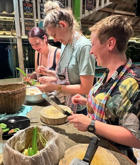 Picture 1 for Activity Koh Chang Thai Dinner Cooking Class with Hotel Pickup 3