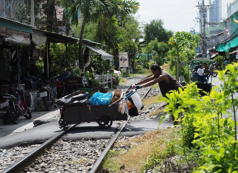 Picture 68 for Activity Bangkok: Thonburi Bike Tour Meal and snack 5