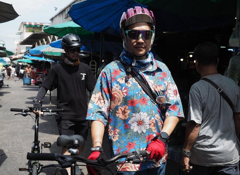 Picture 69 for Activity Bangkok: Thonburi Bike Tour Meal and snack 2