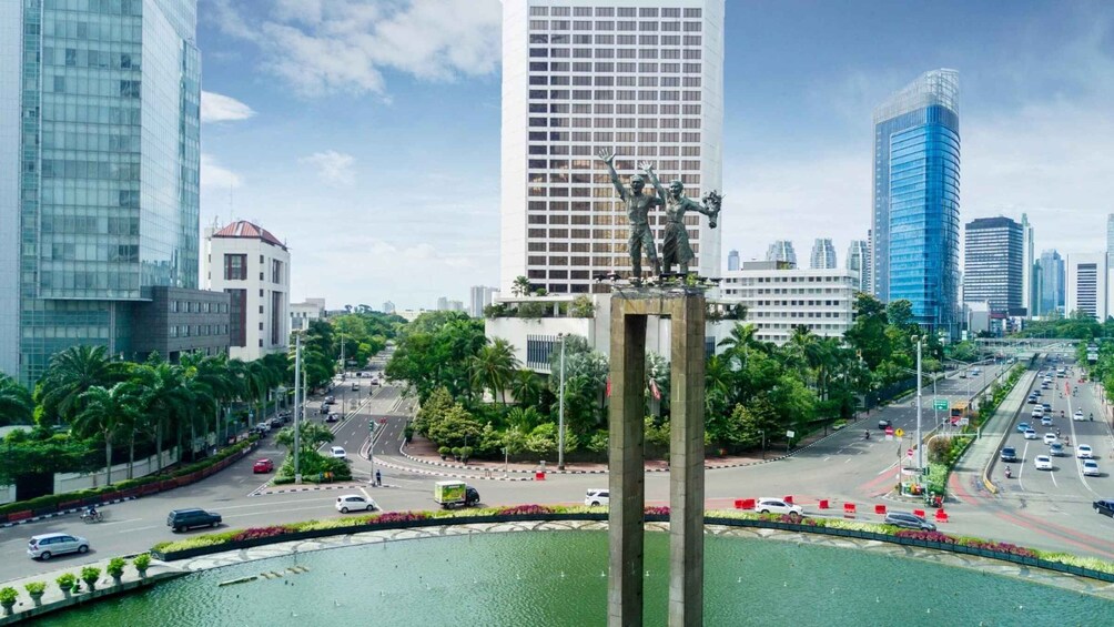 Picture 3 for Activity Jakarta: Guided Instagram Tour of Monas 3