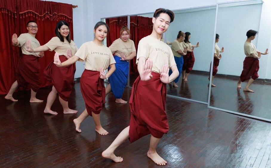 Picture 2 for Activity Chiang Mai: Thai Dance Class & Thai Costume Rental 3