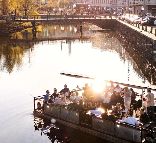 Stockholm: Kungsholmen 2-hour Live Music Raft Tour (BYO) 1