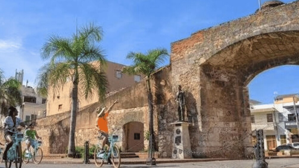 Picture 5 for Activity Private: Santo Domingo Colonial Zone Bike Discovery Tour 2