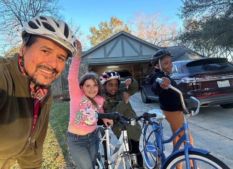 A family with bicycles in front of a house. 1