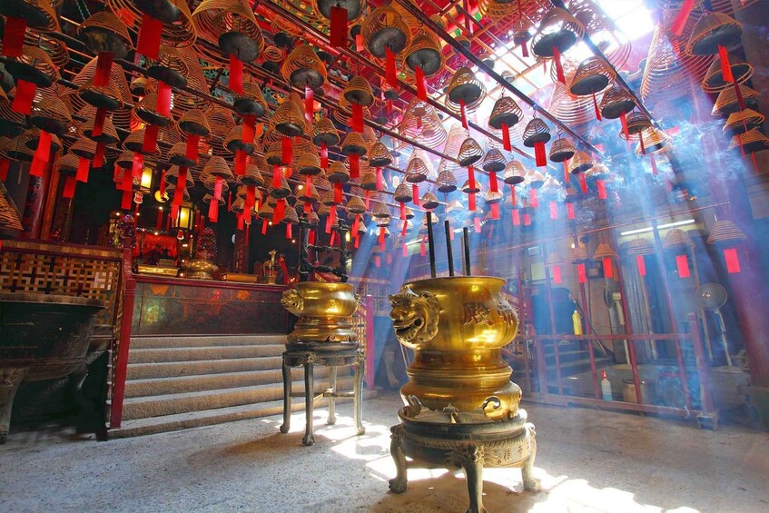 Picture 2 for Activity Hong Kong: Star Ferry, Open-Top Bus & Temple Guided Tour 2