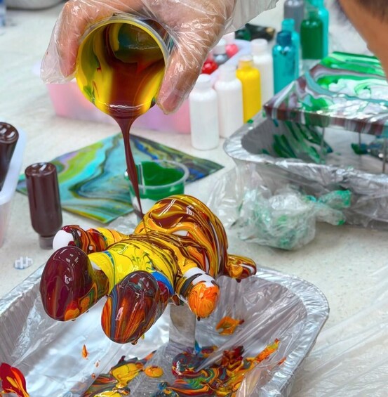 Picture 1 for Activity Hong Kong Central: Fluid Art Workshop with Bear or Rabbit 2