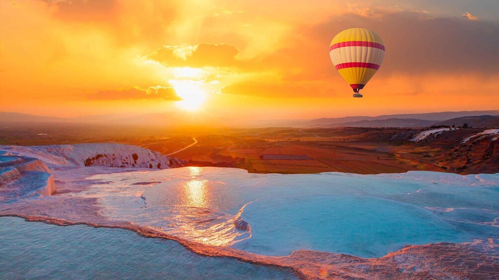 Picture 6 for Activity Sunrise Pamukkale Hot Air Balloon Ride Exprience 3
